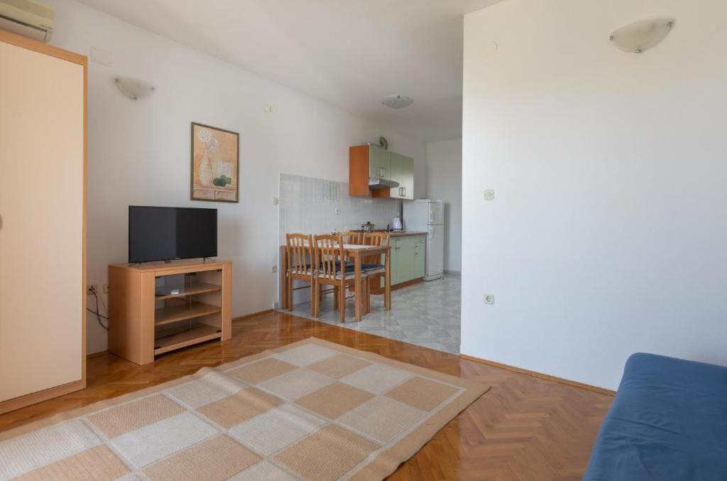 Apartmani Vela Tučepi エクステリア 写真